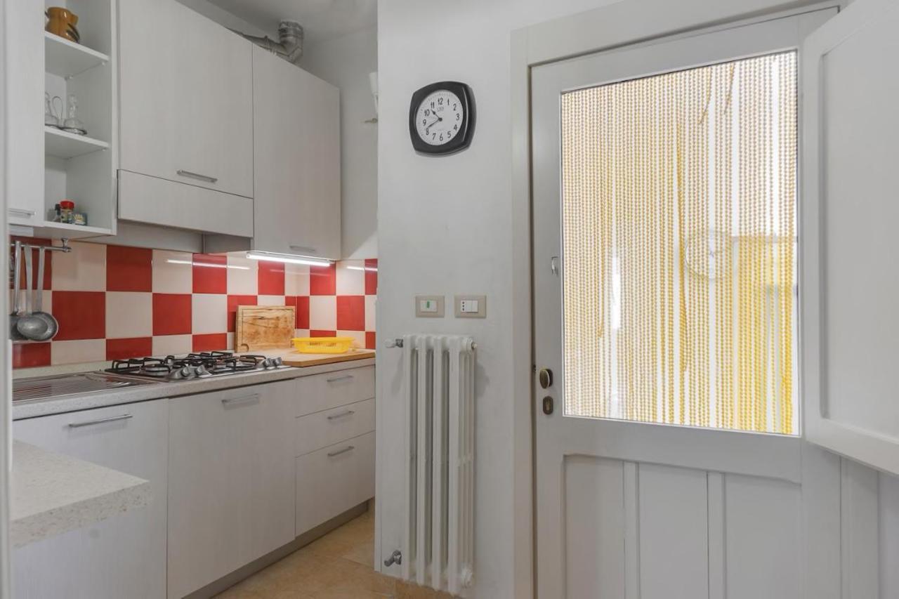 Ferienwohnung La Torre Antica Dimora Giuggianello Exterior foto